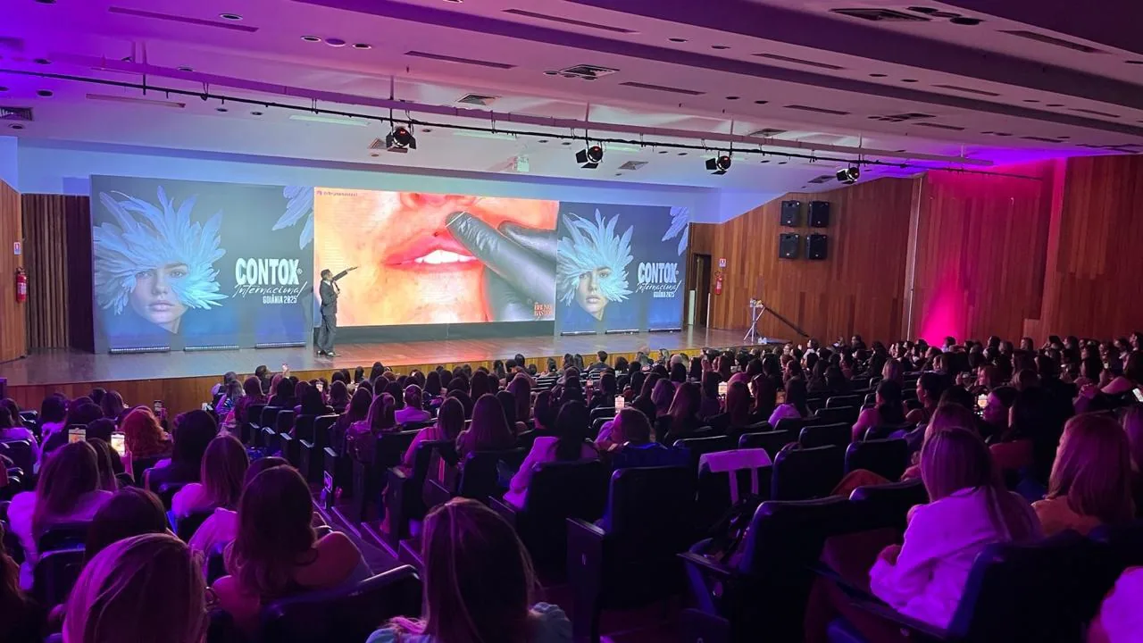 Congressistas acompanhando a palestra no Contox