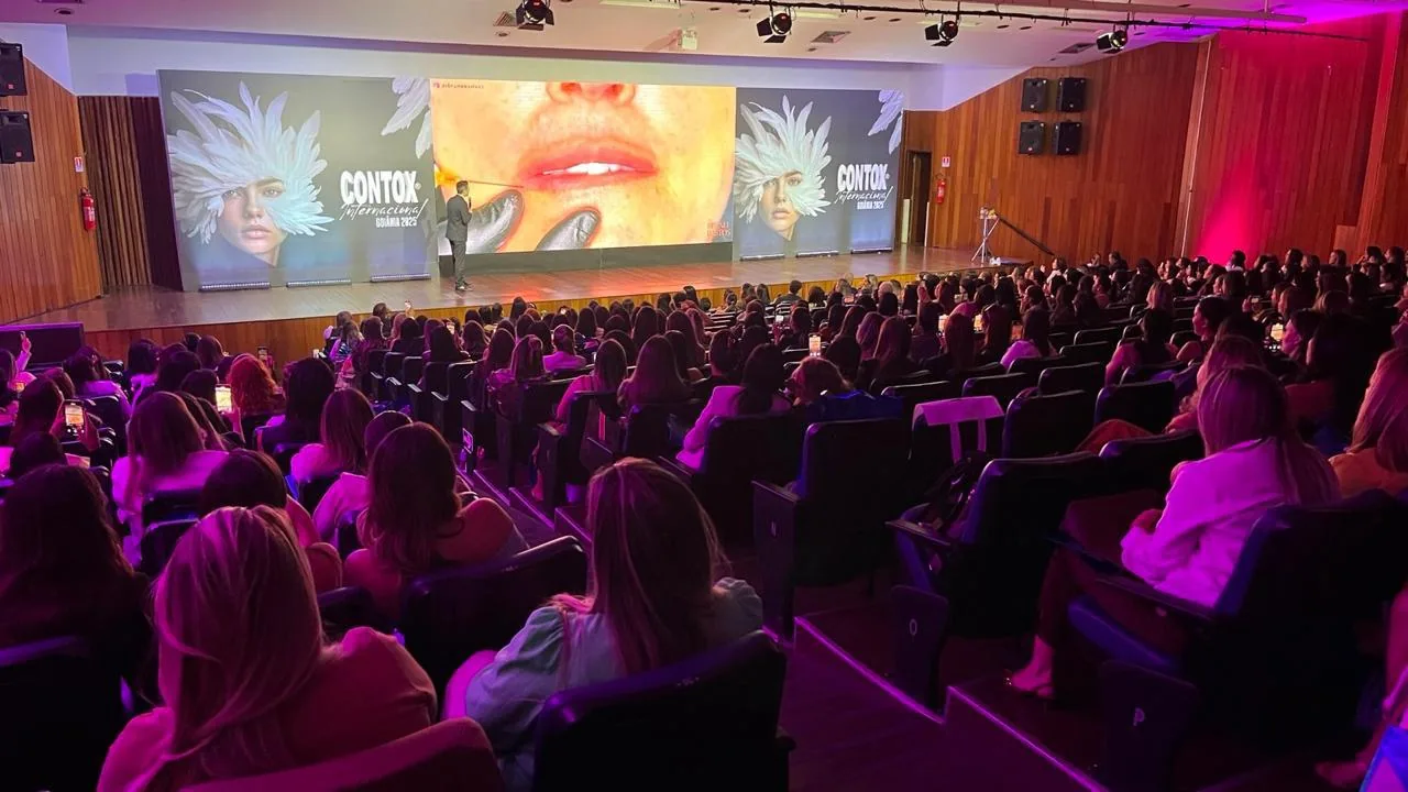 Público do Contox em frente ao palco principal
