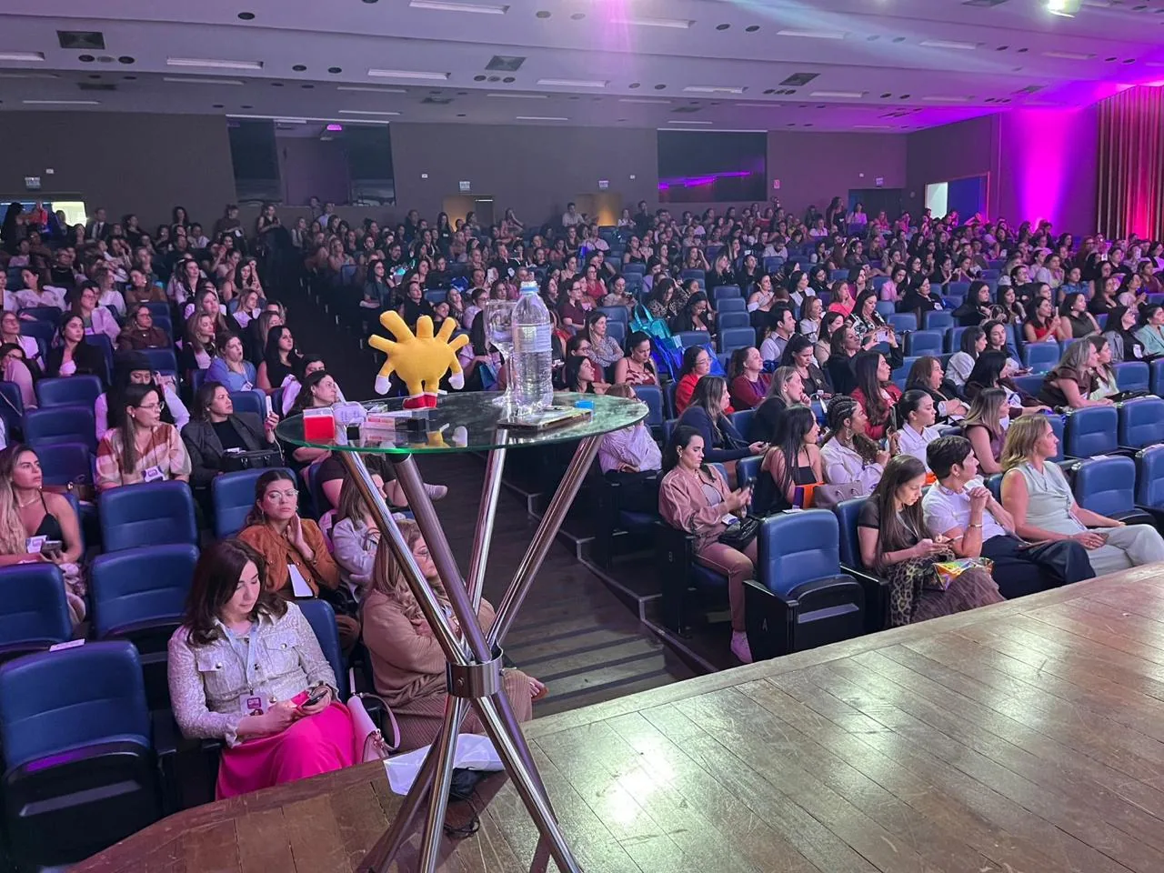 Auditório completo durante o congresso Contox